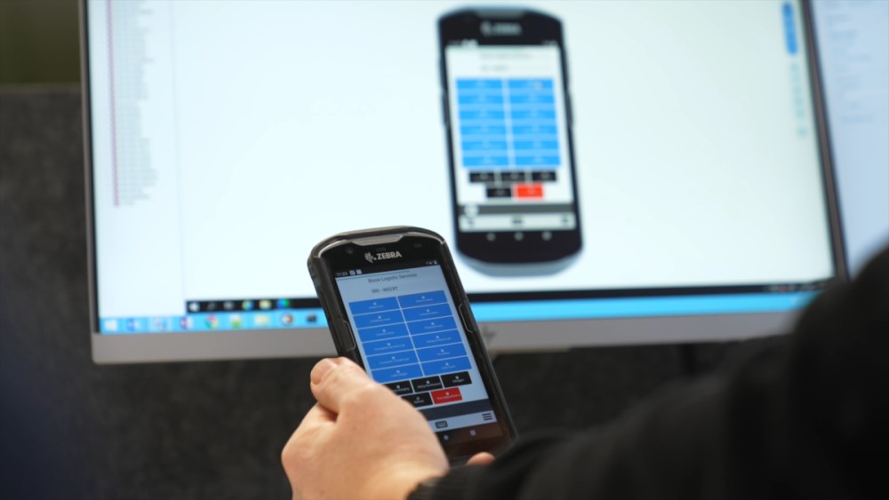 Mobile device management software with Zebra device