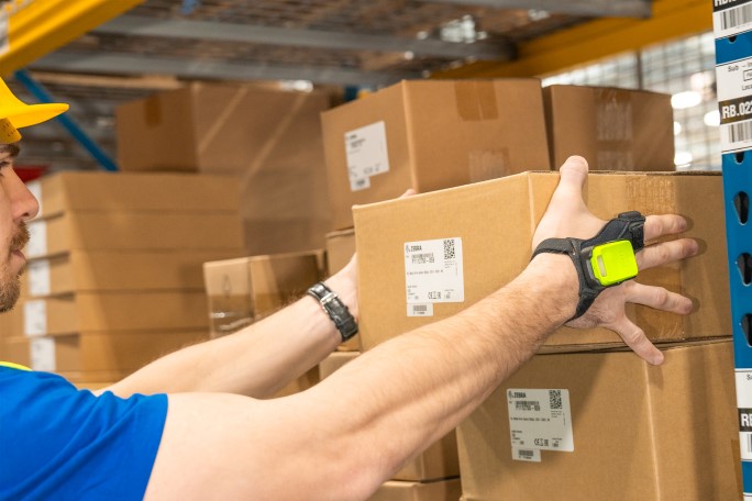 RS2100 barcode scanner