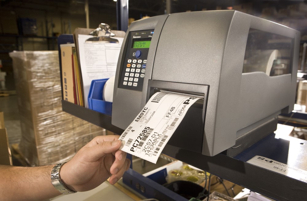 Honeywell labelprinters in a warehouse printing a label with a barcode